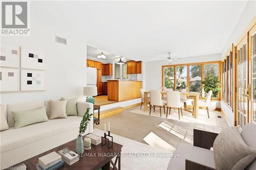 4981 Second Avenue, Niagara Falls, ON - Indoor Photo Showing Living Room