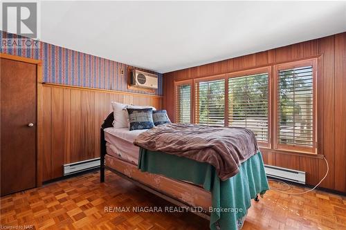 4981 Second Avenue, Niagara Falls, ON - Indoor Photo Showing Bedroom