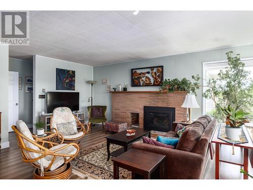 852 Stuart Road, West Kelowna, BC - Indoor Photo Showing Living Room With Fireplace