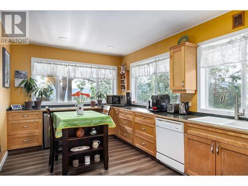 852 Stuart Road, West Kelowna, BC - Indoor Photo Showing Kitchen With Double Sink