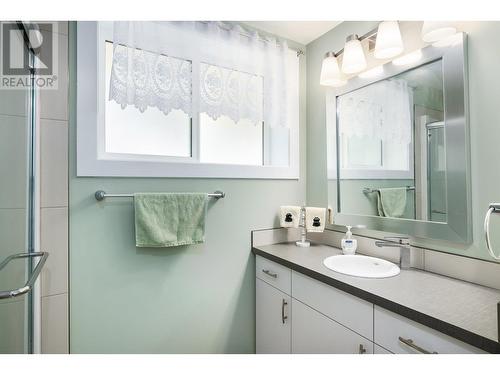 852 Stuart Road, West Kelowna, BC - Indoor Photo Showing Bathroom