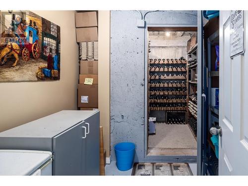 852 Stuart Road, West Kelowna, BC - Indoor Photo Showing Laundry Room