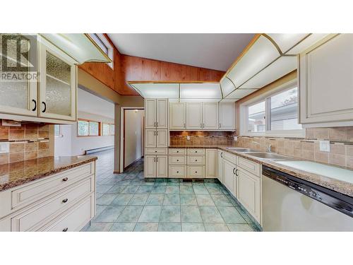 7 Wren Place, Osoyoos, BC - Indoor Photo Showing Kitchen With Double Sink