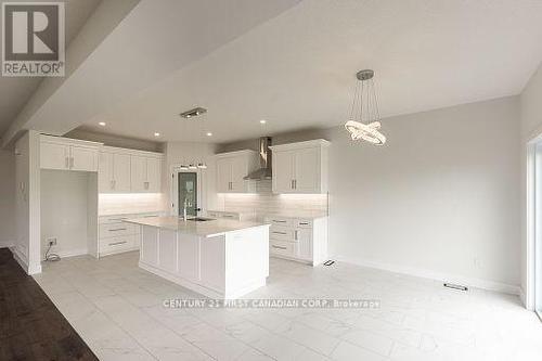 216 Greene Street, South Huron (Exeter), ON - Indoor Photo Showing Kitchen