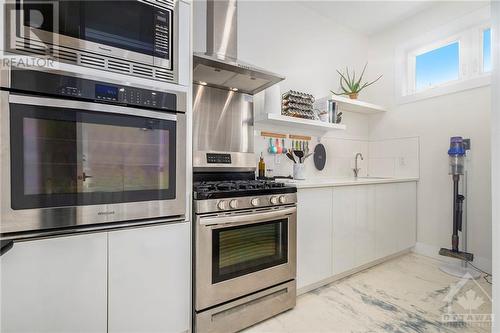 635 Ballycastle Crescent, Ottawa, ON - Indoor Photo Showing Kitchen