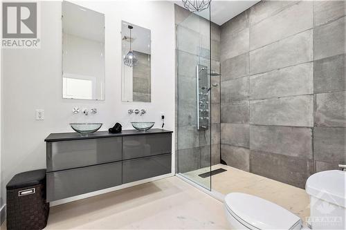 635 Ballycastle Crescent, Ottawa, ON - Indoor Photo Showing Bathroom