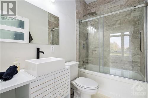 635 Ballycastle Crescent, Ottawa, ON - Indoor Photo Showing Bathroom