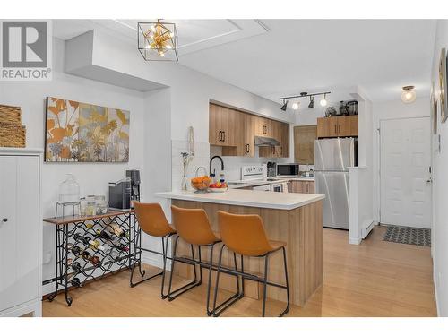 500 Lester Road Unit# 6, Kelowna, BC - Indoor Photo Showing Kitchen