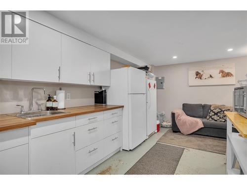 500 Lester Road Unit# 6, Kelowna, BC - Indoor Photo Showing Kitchen