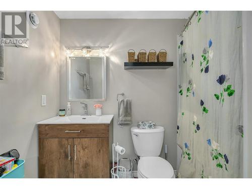 500 Lester Road Unit# 6, Kelowna, BC - Indoor Photo Showing Bathroom