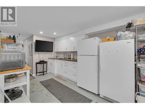 500 Lester Road Unit# 6, Kelowna, BC - Indoor Photo Showing Kitchen