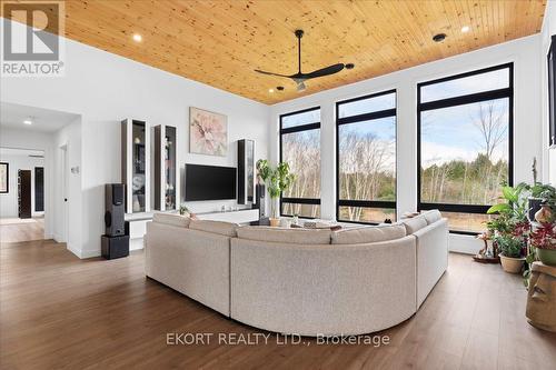 2223 Cooper Road, Madoc, ON - Indoor Photo Showing Living Room