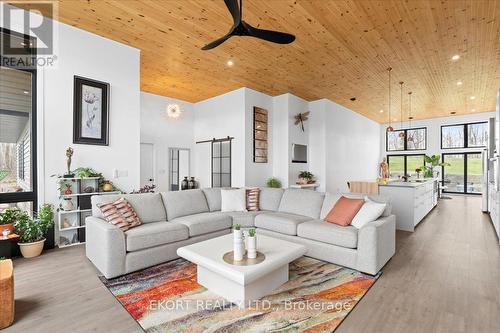 2223 Cooper Road, Madoc, ON - Indoor Photo Showing Living Room