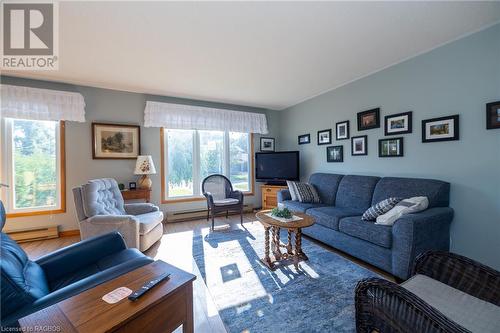 1940 8Th Avenue E, Owen Sound, ON - Indoor Photo Showing Living Room