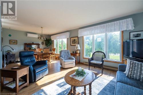 1940 8Th Avenue E, Owen Sound, ON - Indoor Photo Showing Living Room