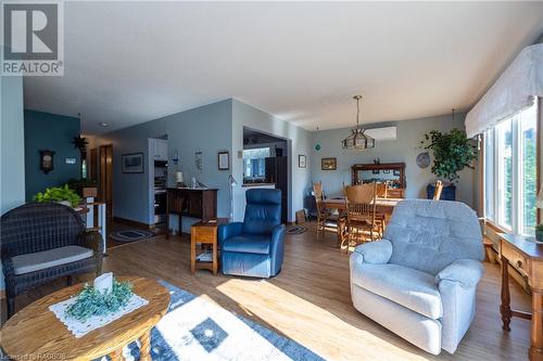 1940 8Th Avenue E, Owen Sound, ON - Indoor Photo Showing Living Room