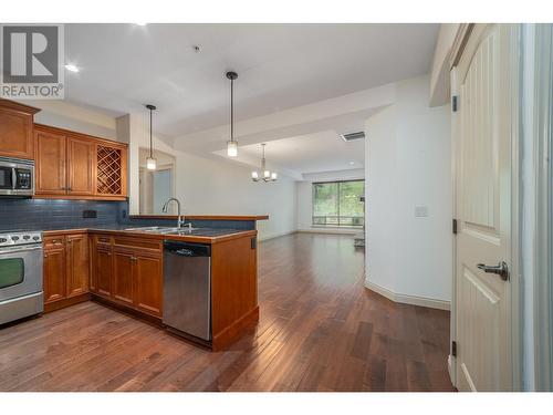 2770 Auburn Road Unit# 207, West Kelowna, BC - Indoor Photo Showing Kitchen With Double Sink