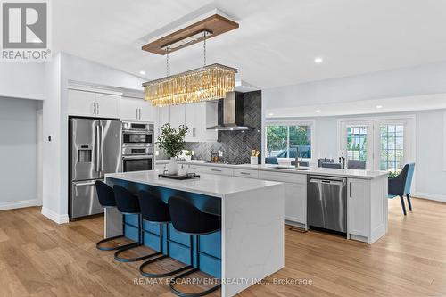 4017 Grapehill Avenue, Burlington, ON - Indoor Photo Showing Kitchen With Upgraded Kitchen