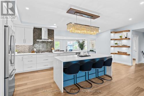 4017 Grapehill Avenue, Burlington, ON - Indoor Photo Showing Kitchen With Upgraded Kitchen