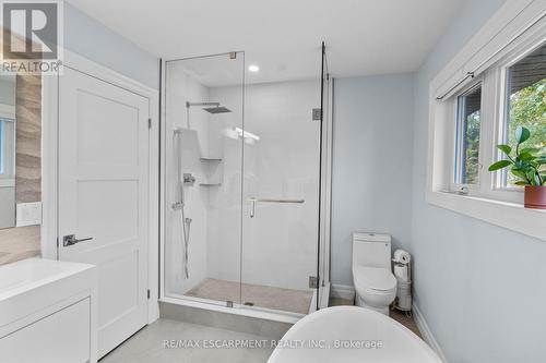 4017 Grapehill Avenue, Burlington, ON - Indoor Photo Showing Bathroom