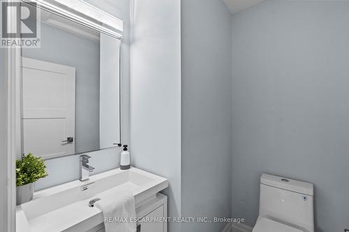 4017 Grapehill Avenue, Burlington, ON - Indoor Photo Showing Bathroom