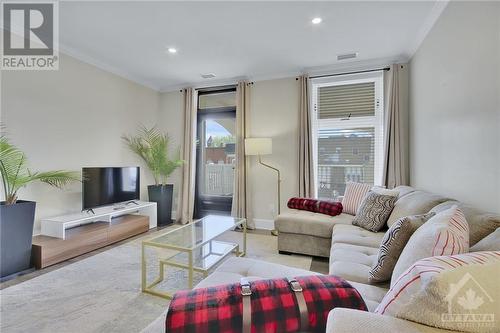 20 Beckwith Street N, Smiths Falls, ON - Indoor Photo Showing Living Room