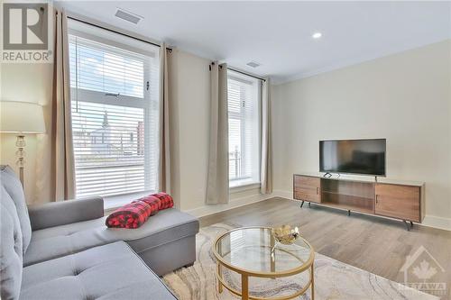 20 Beckwith Street N, Smiths Falls, ON - Indoor Photo Showing Living Room