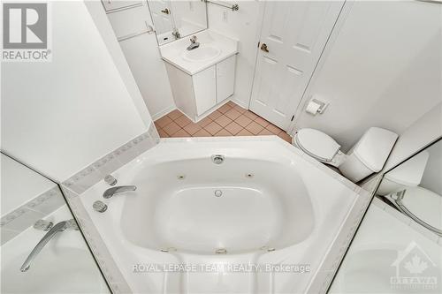 404C - 997 North River Road, Ottawa, ON - Indoor Photo Showing Bathroom