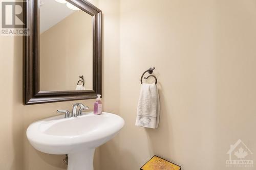 36 Edenvale Drive, Ottawa, ON - Indoor Photo Showing Bathroom