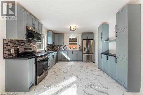 106 Simcoe Street E, Hamilton, ON - Indoor Photo Showing Kitchen