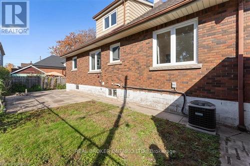 106 Simcoe Street E, Hamilton, ON - Outdoor With Exterior