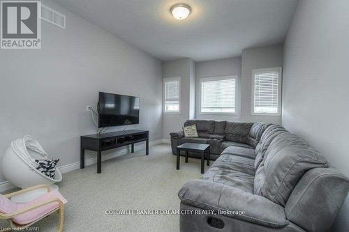 235 Birkinshaw Road, Cambridge, ON - Indoor Photo Showing Living Room