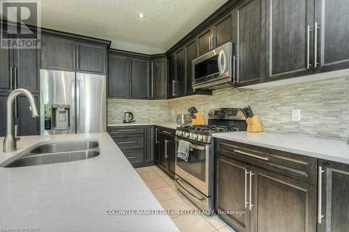 235 Birkinshaw Road, Cambridge, ON - Indoor Photo Showing Kitchen With Double Sink With Upgraded Kitchen