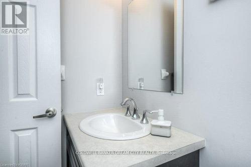 235 Birkinshaw Road, Cambridge, ON - Indoor Photo Showing Bathroom