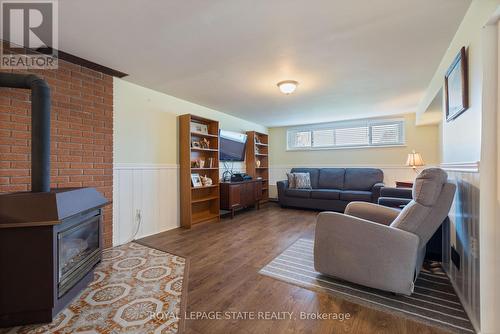 814 Tenth Avenue, Hamilton, ON - Indoor Photo Showing Living Room With Fireplace