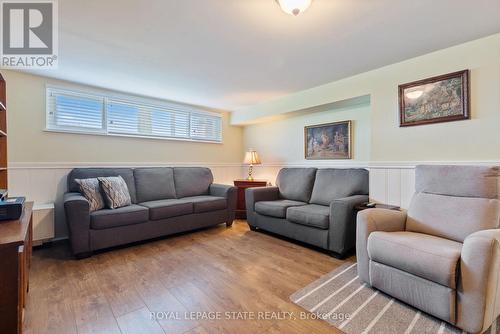 814 Tenth Avenue, Hamilton, ON - Indoor Photo Showing Living Room