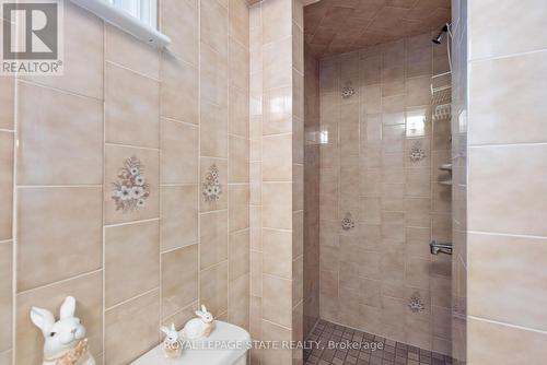 814 Tenth Avenue, Hamilton, ON - Indoor Photo Showing Bathroom