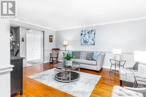 19 Isabel Drive, Brantford, ON - Indoor Photo Showing Living Room