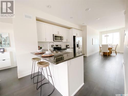 608 701 Meadows Boulevard, Saskatoon, SK - Indoor Photo Showing Kitchen