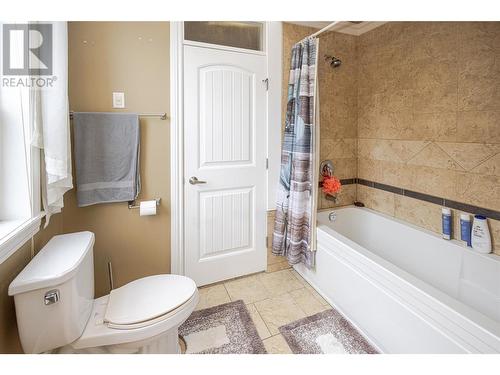 1953 Bayview Court, West Kelowna, BC - Indoor Photo Showing Bathroom