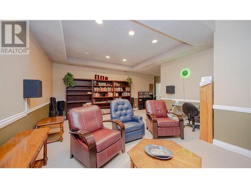 1953 Bayview Court, West Kelowna, BC - Indoor Photo Showing Living Room