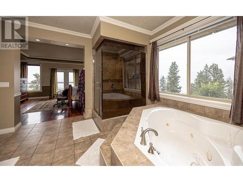 1953 Bayview Court, West Kelowna, BC - Indoor Photo Showing Bathroom