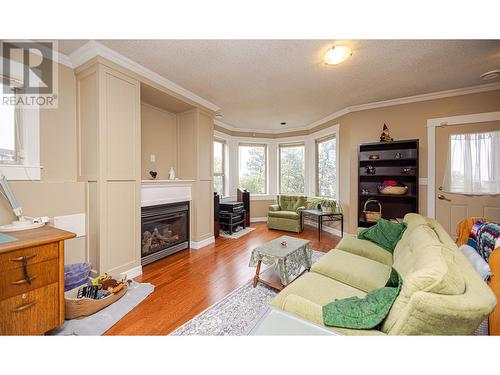 1953 Bayview Court, West Kelowna, BC - Indoor Photo Showing Living Room With Fireplace