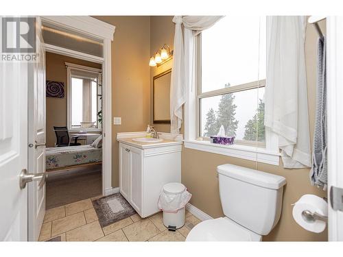 1953 Bayview Court, West Kelowna, BC - Indoor Photo Showing Bathroom