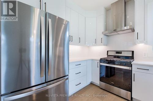 1689 Brayford Avenue, London, ON - Indoor Photo Showing Kitchen With Upgraded Kitchen