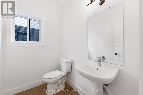 1689 Brayford Avenue, London, ON - Indoor Photo Showing Bathroom