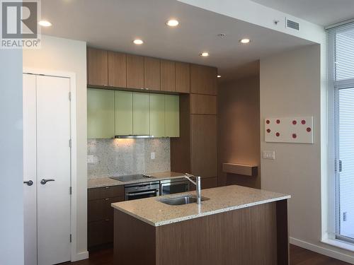 908 1205 Howe Street, Vancouver, BC - Indoor Photo Showing Kitchen