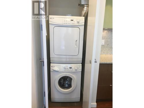 908 1205 Howe Street, Vancouver, BC - Indoor Photo Showing Laundry Room