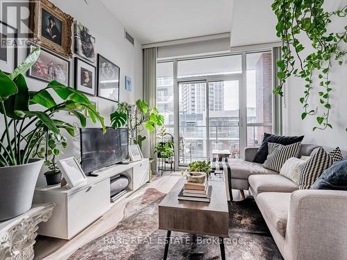 718 - 50 Bruyeres Mews, Toronto, ON - Indoor Photo Showing Living Room