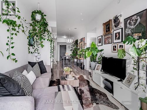 718 - 50 Bruyeres Mews, Toronto, ON - Indoor Photo Showing Living Room